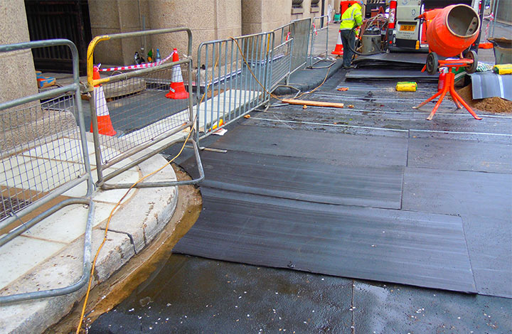 Waterproof membrane installation at London Aquarium