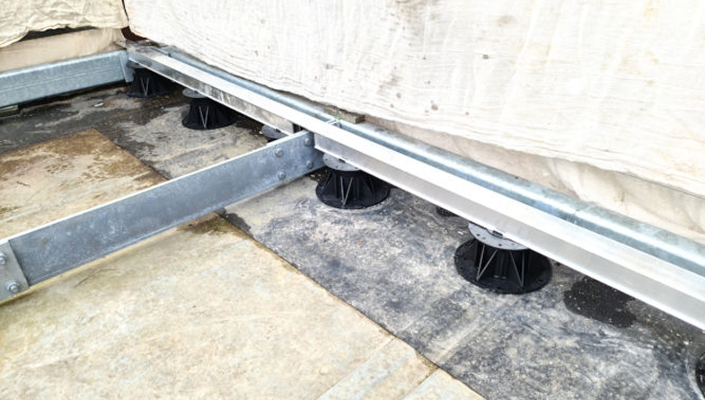 Wallbarn-Non-Fire-Rated-Rail-System-for-Paving-or-Decking-11